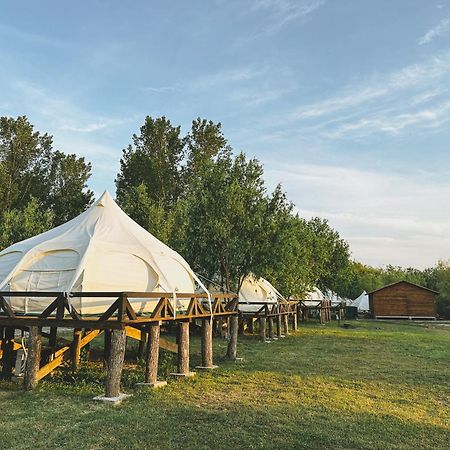 Готель Zaga Zaga Sat Tecuci Екстер'єр фото